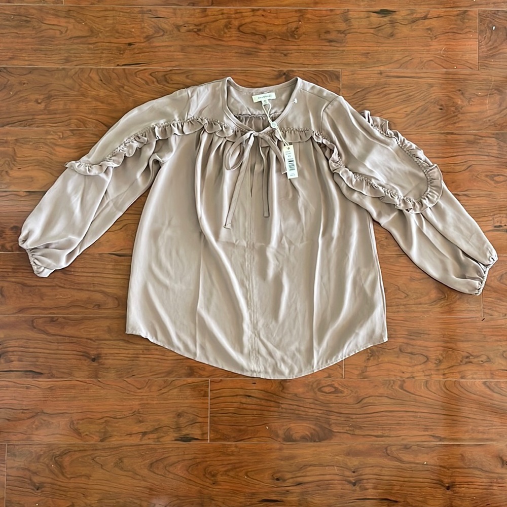 COPY - NWT Lightweight Cuffed Long Sleeve Ruffled Blouse Shirt Top